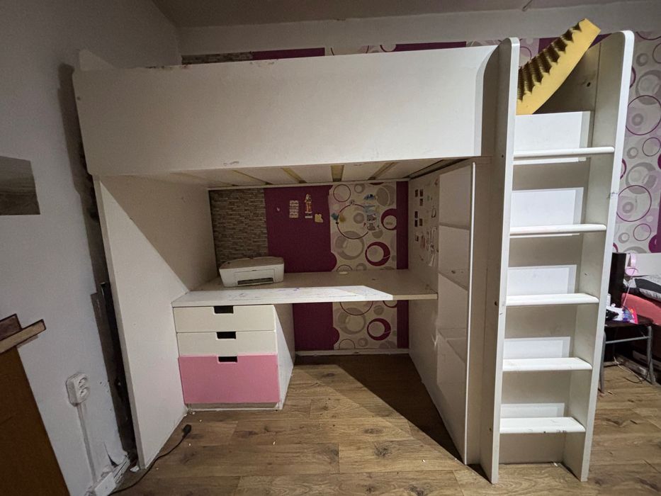 Łóżko piętrowe z biurkiem