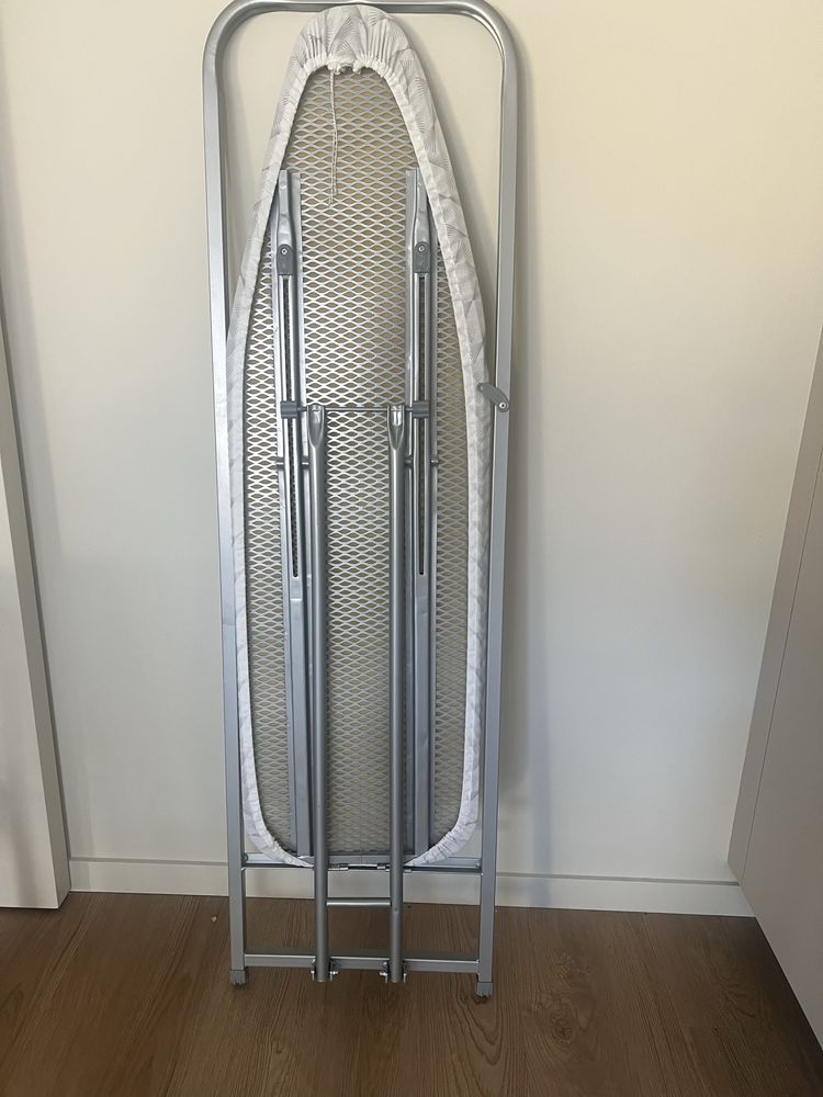 Rayen Ironing Board for Wall