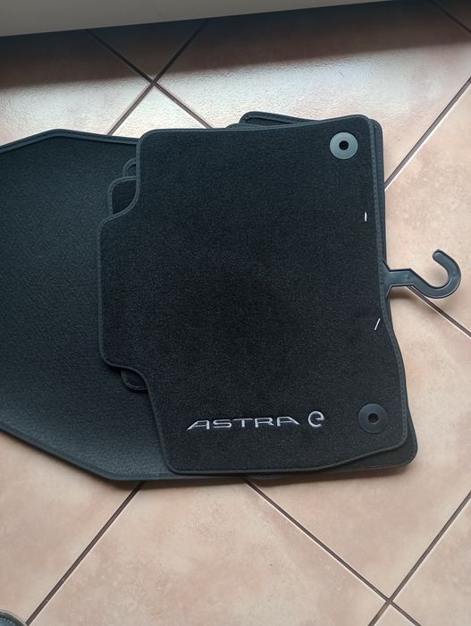 Dywaniki Opel Astra Elektryk