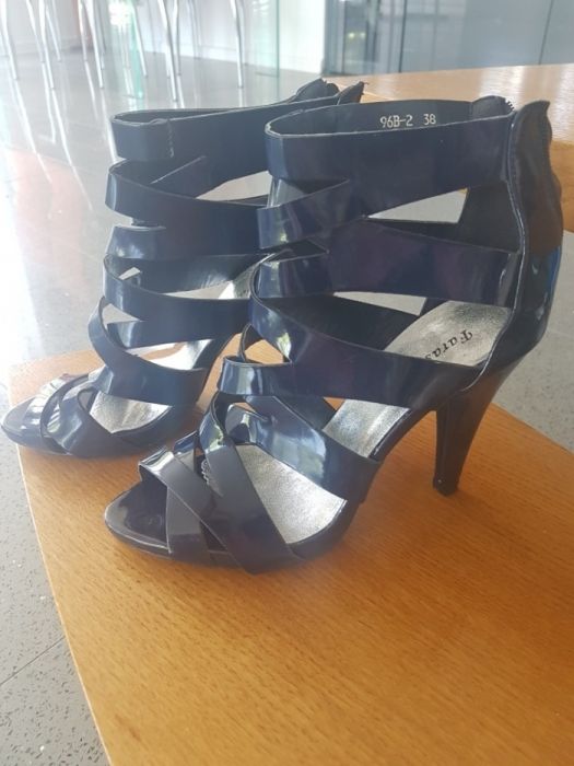 Nowe Granatowe Lakierowane Sandalki Gladiatorki r. 39