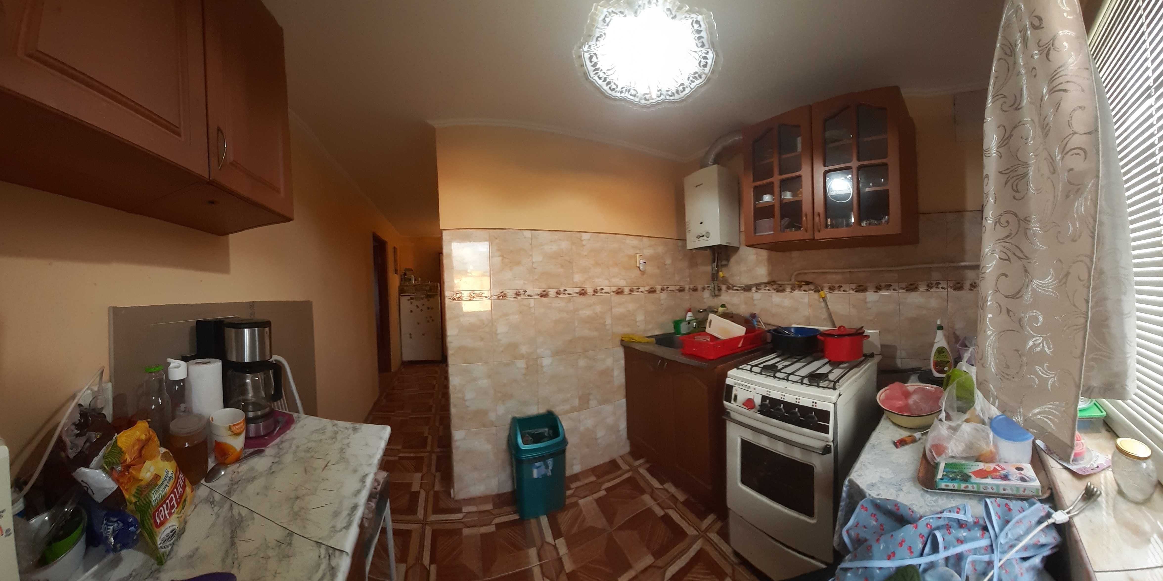Продам 2-х кімнатну квартиру в жилому стані з меблями у Берегові