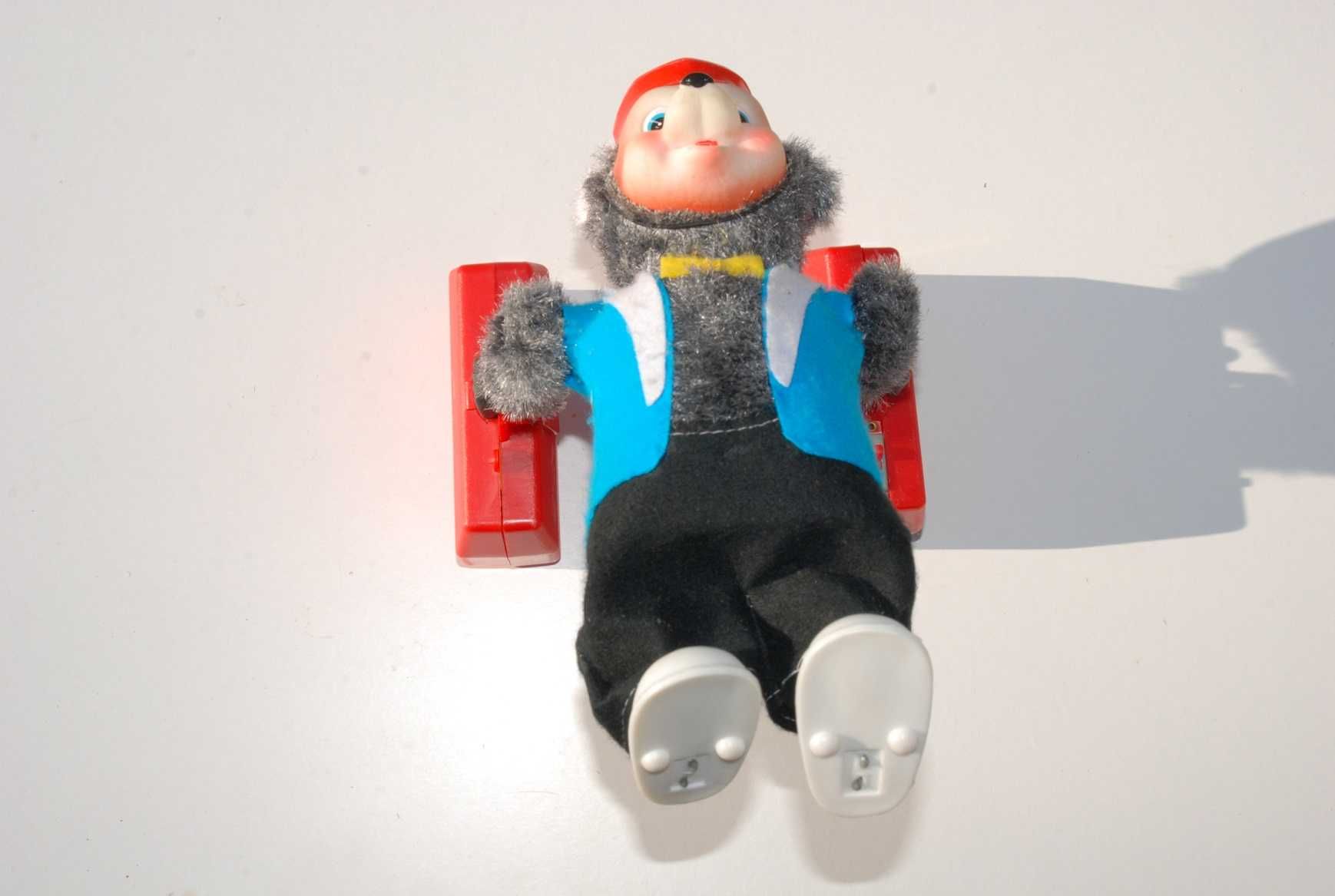 Stara zabawka małpka z walizkami Japonia antyk