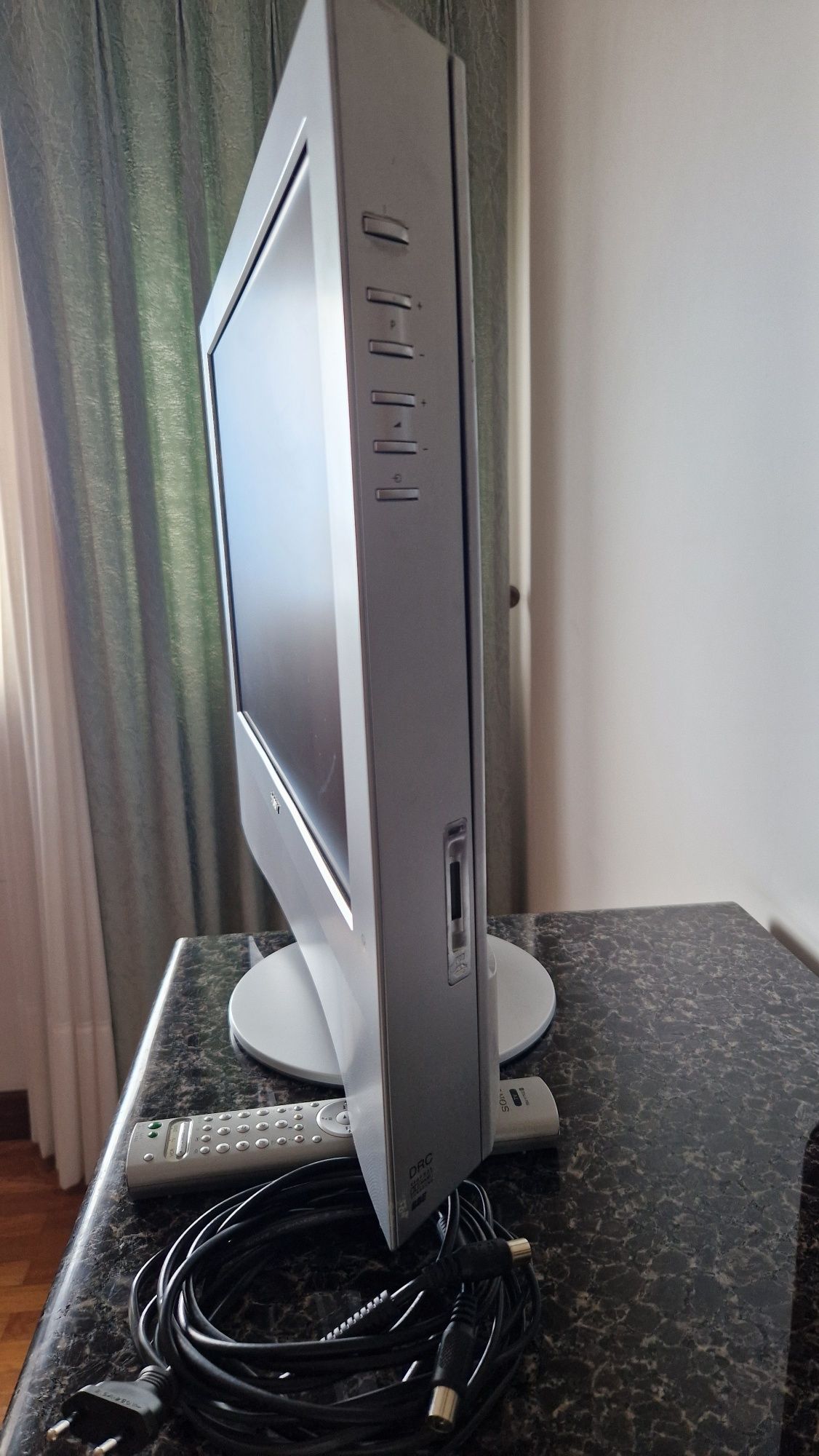 Sony TV 23 polegadas c/ comando
