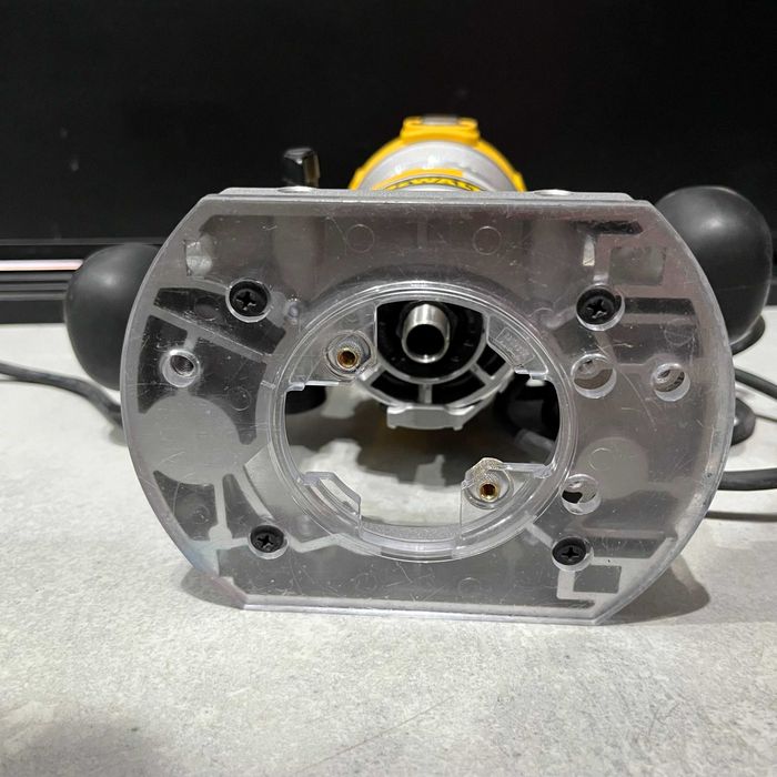 Frezarka Górnowrzecionowa DeWalt D26203 | Używana | Dobry Stan |