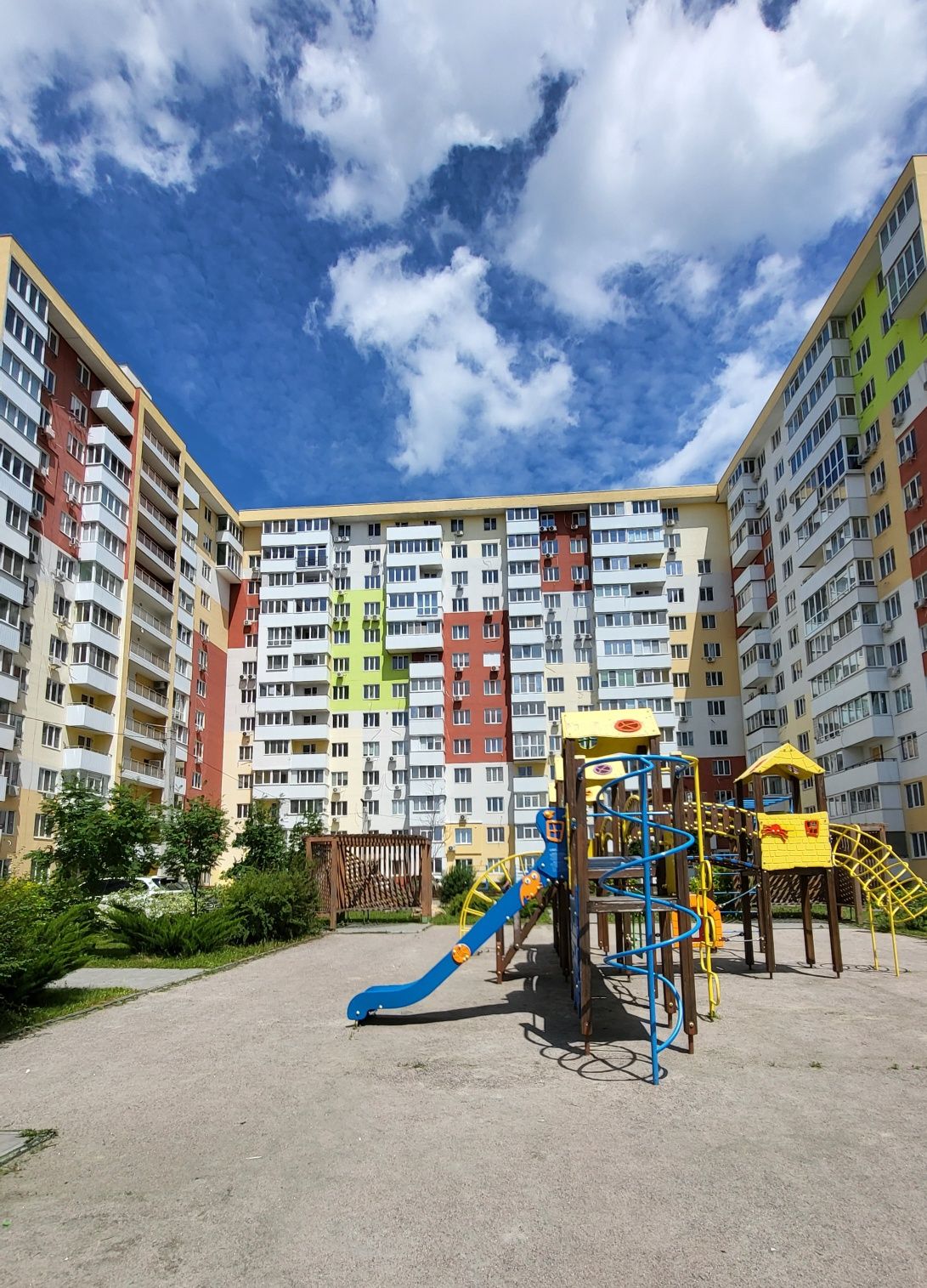 Срочно продам 2 комнатную квартиру ЖК Меридиан  Дом заселен