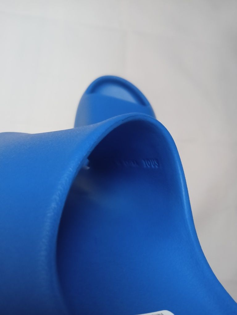 Klapki Yeezy slide