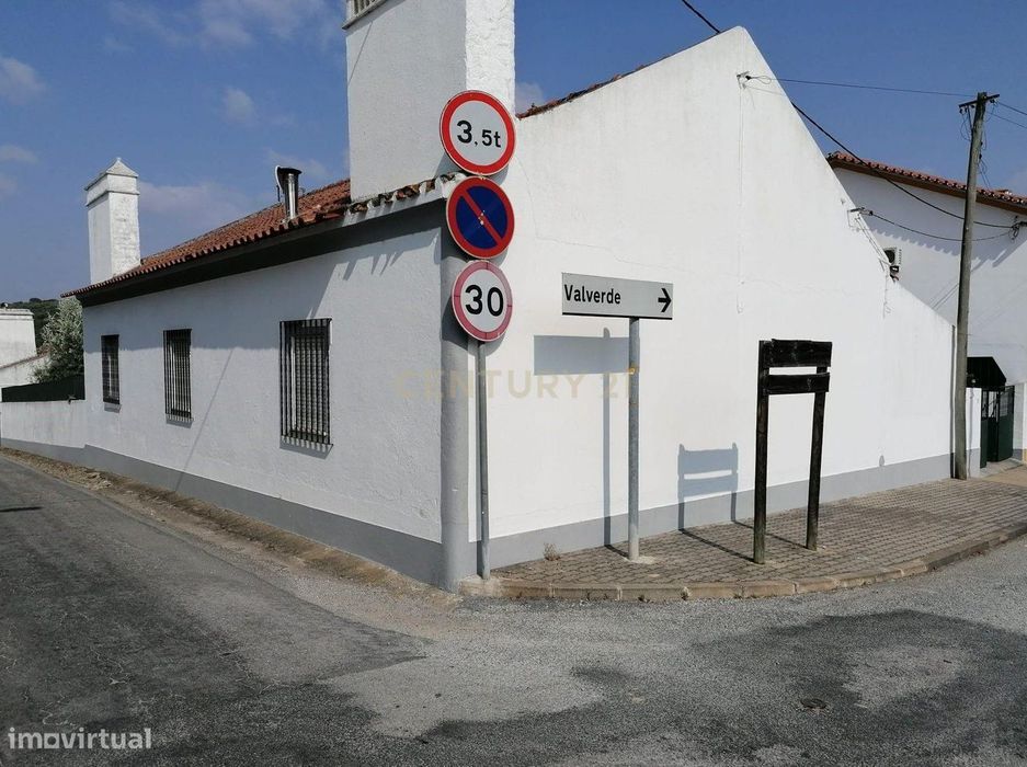 Moradia Térrea T3 com quintal e sótão, Guadalupe, Évora