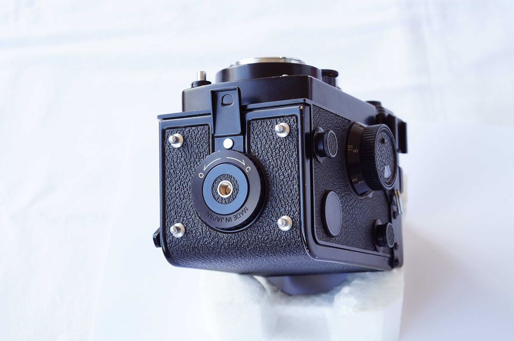 Aparat Yashica MAT-124 G w ładnym stanie z futerałem