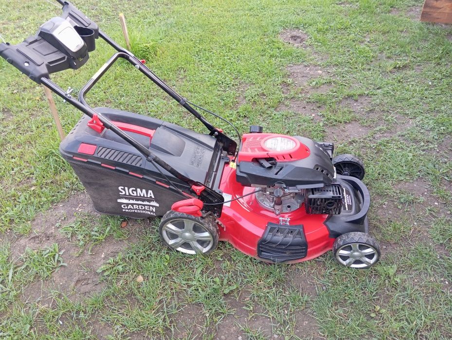 Nowa  kosiarka spalinowa z napędem  duża