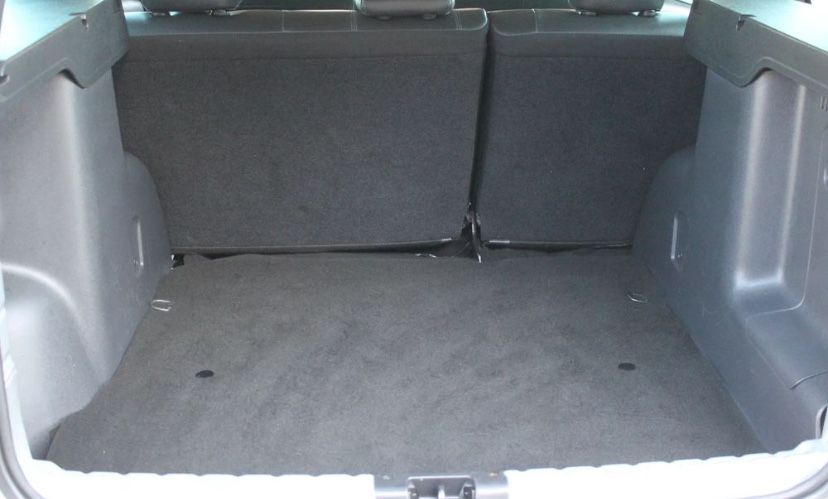 Dacia Duster 2010 бензин 1.6 Передній привод