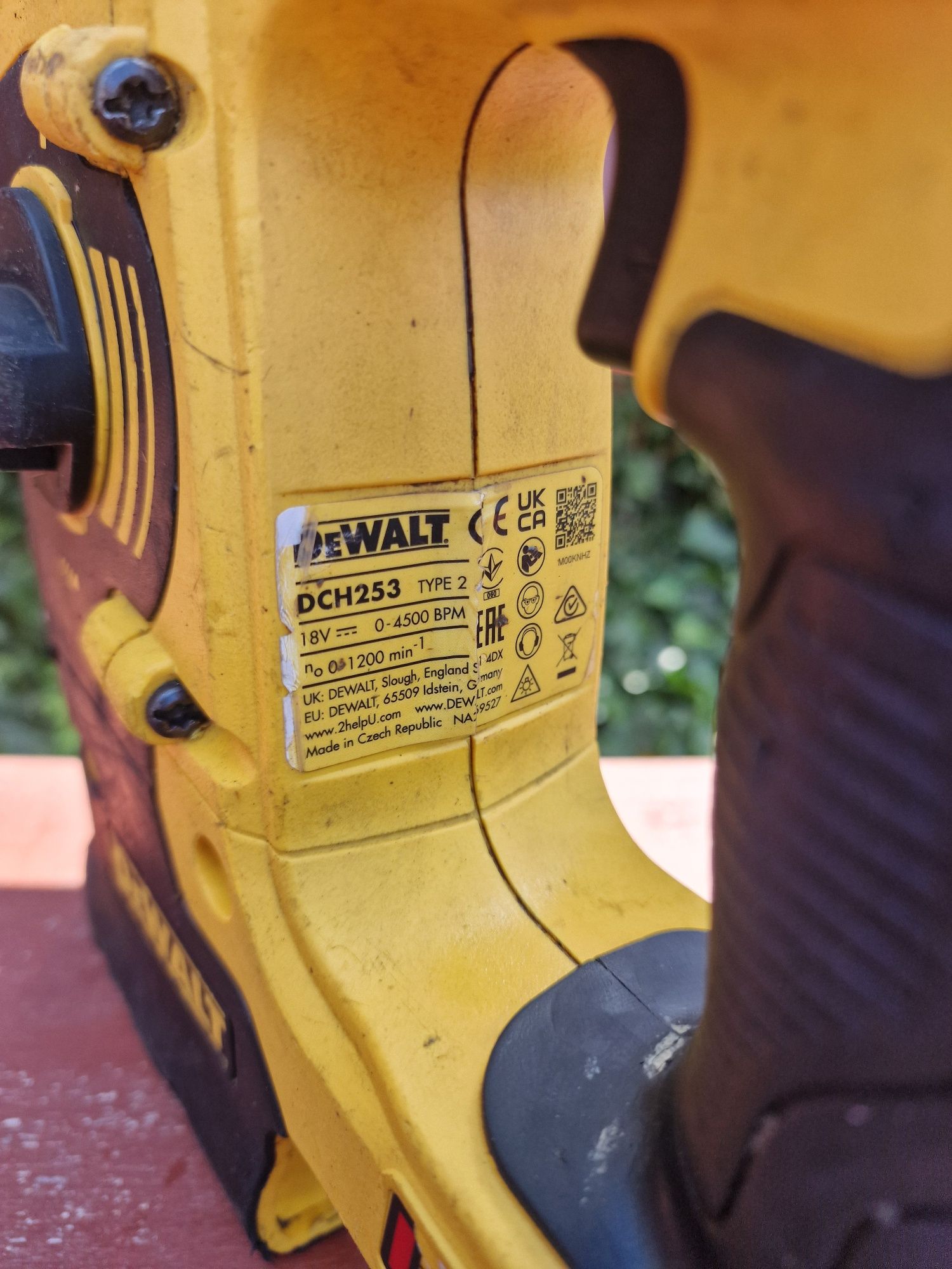 Dewalt DCH253 młotowiertarka uszkodzona