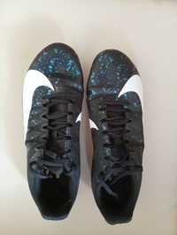 Sapatilhas de bico de atletismo da marca Nike