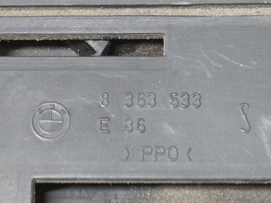 BMW E36 Kratka Nawiewu Wlot Powietrza Środkowa Na Linkę BDB 8.363533