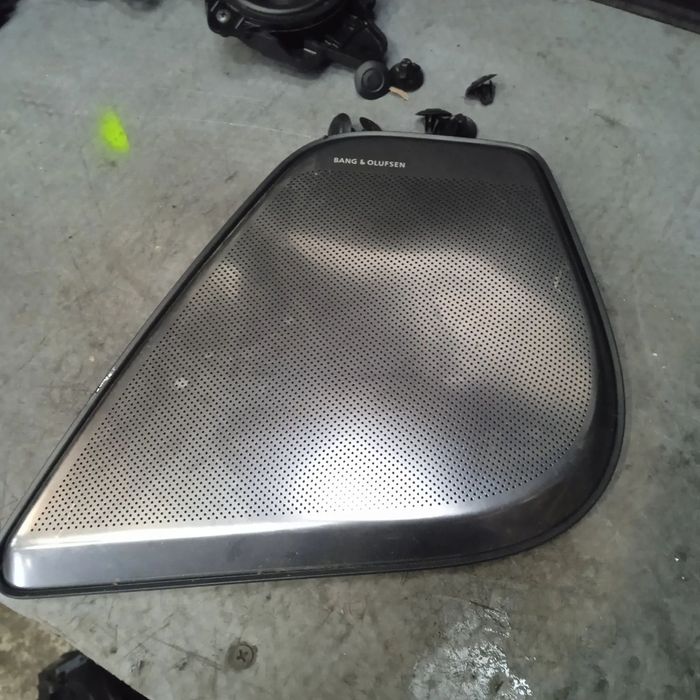 Blenda osłona głośnika Bang&amp;Olufsen A6 C7 4G0035435B
