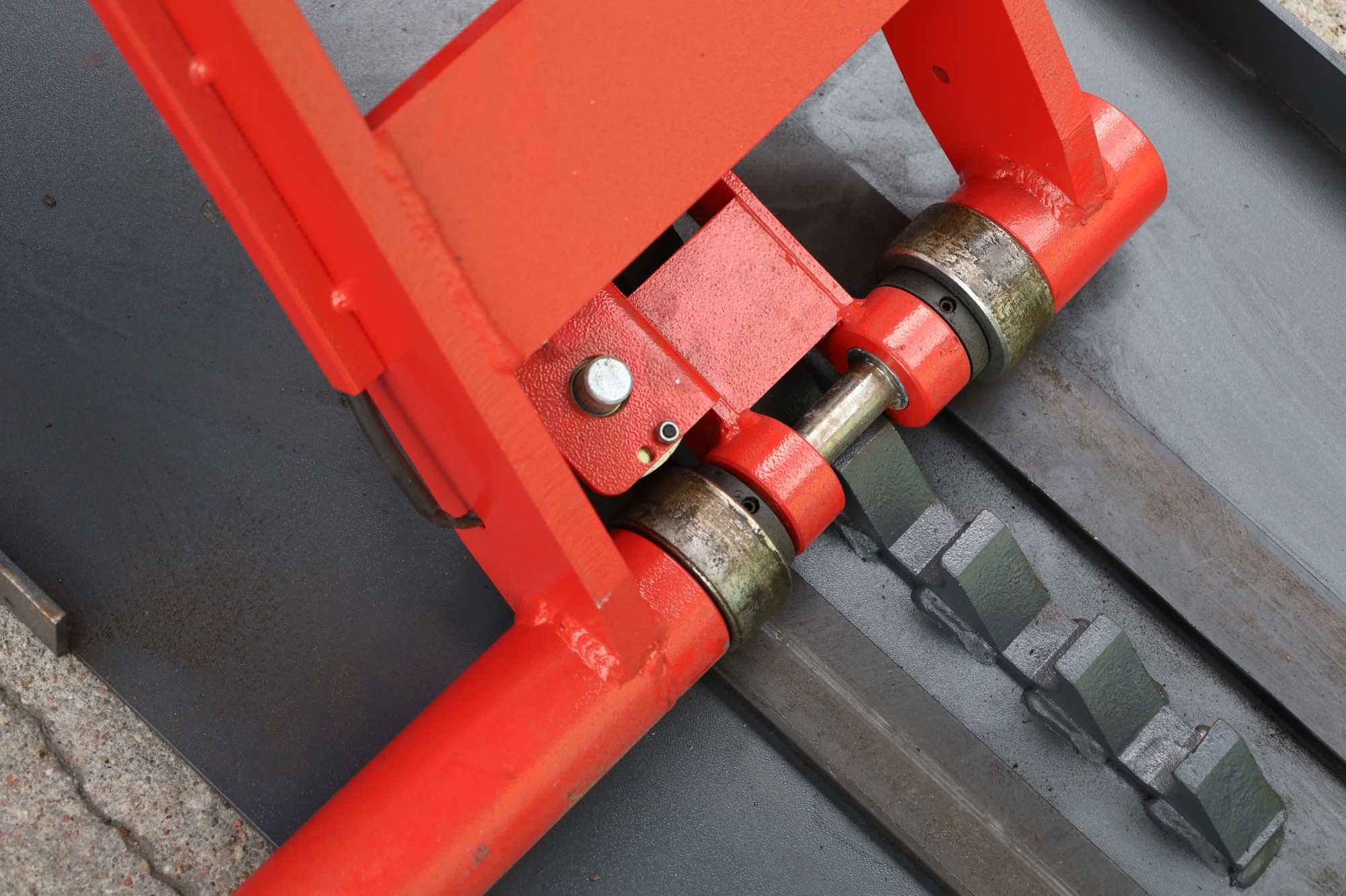 Podnośnik mobilny nożycowy warsztatowy 4000kg 230V MT400H Grubber
