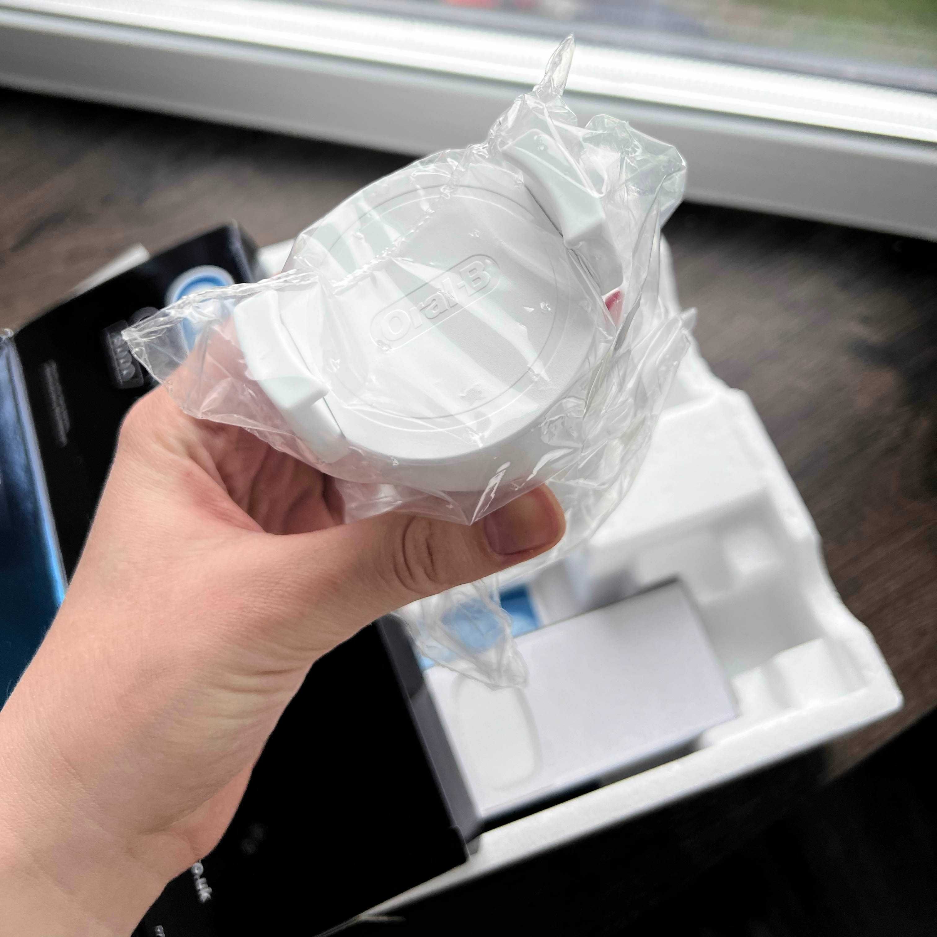 Зубна щітка електрична Oral-B Genius 8000 White