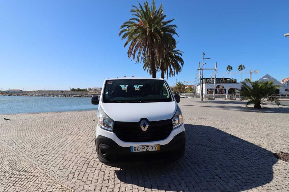 Carrinha 9 lugares Renault Trafic