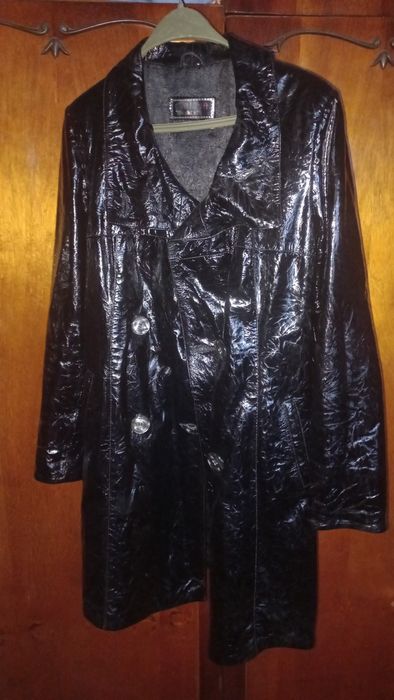 Шкіряне пальто , лакове