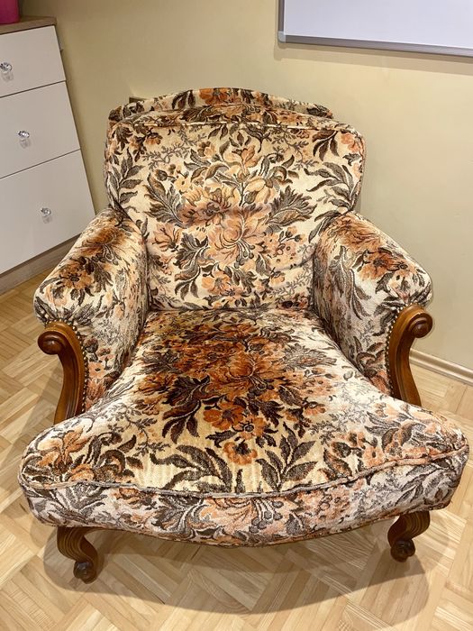 Fotel z prawdziwego drewna  *antyk*