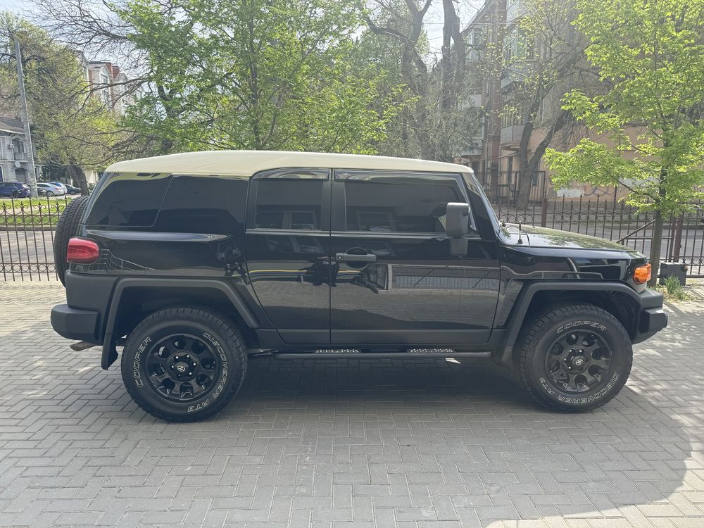 Продам Toyota FJ cruiser