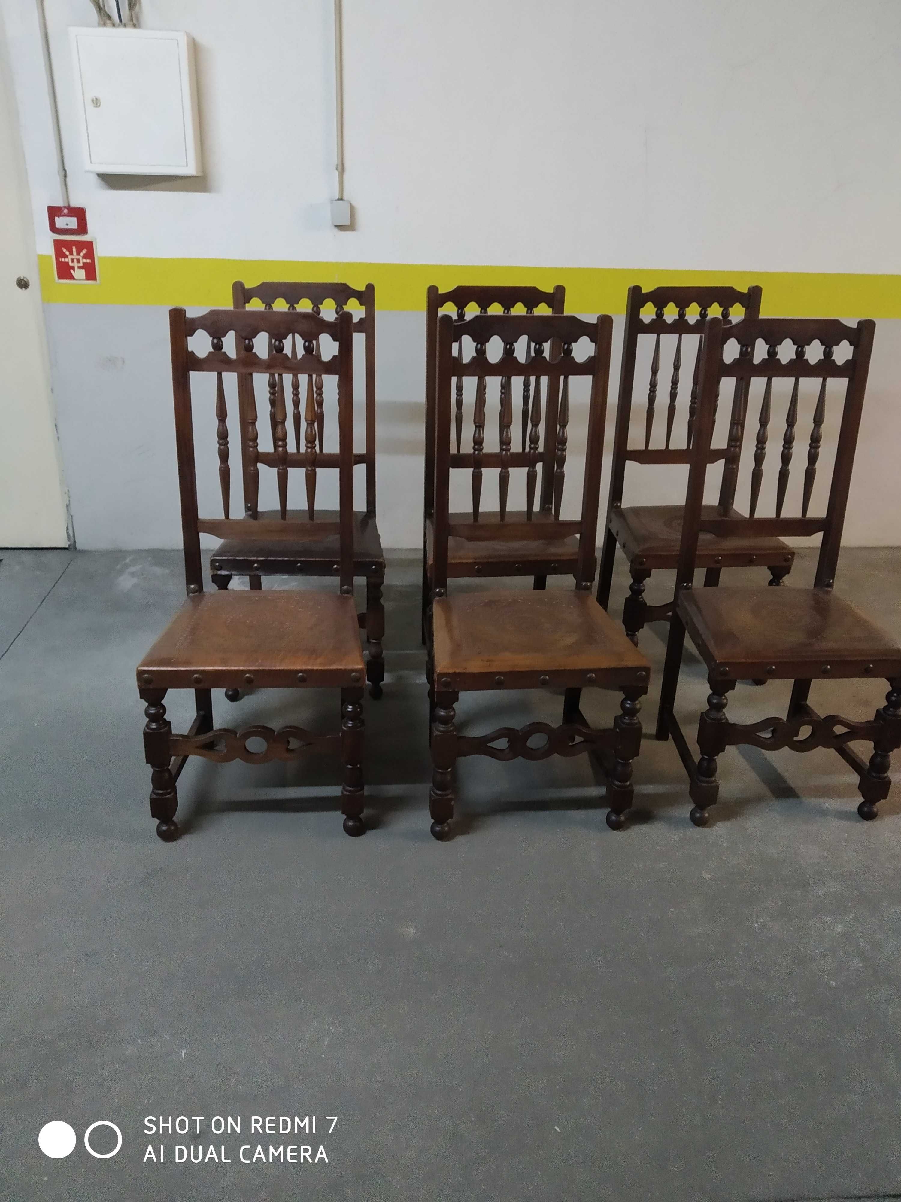 Conjunto mesa extensível e 6 cadeiras