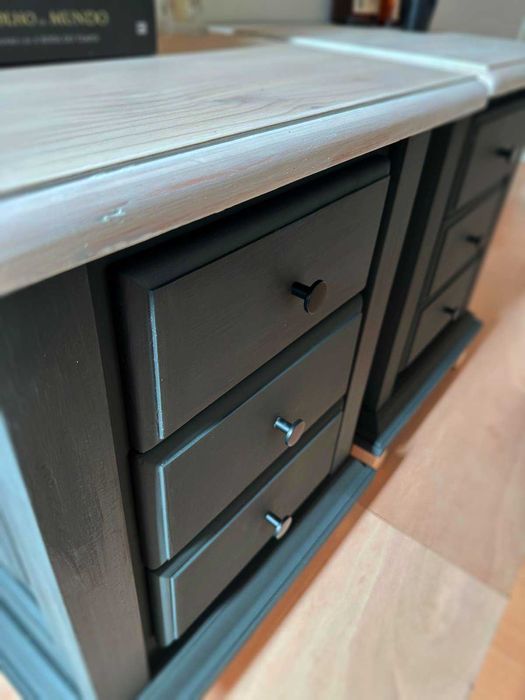 Conjunto de Mesas de Cabeceira Restauradas em tinta de giz preta