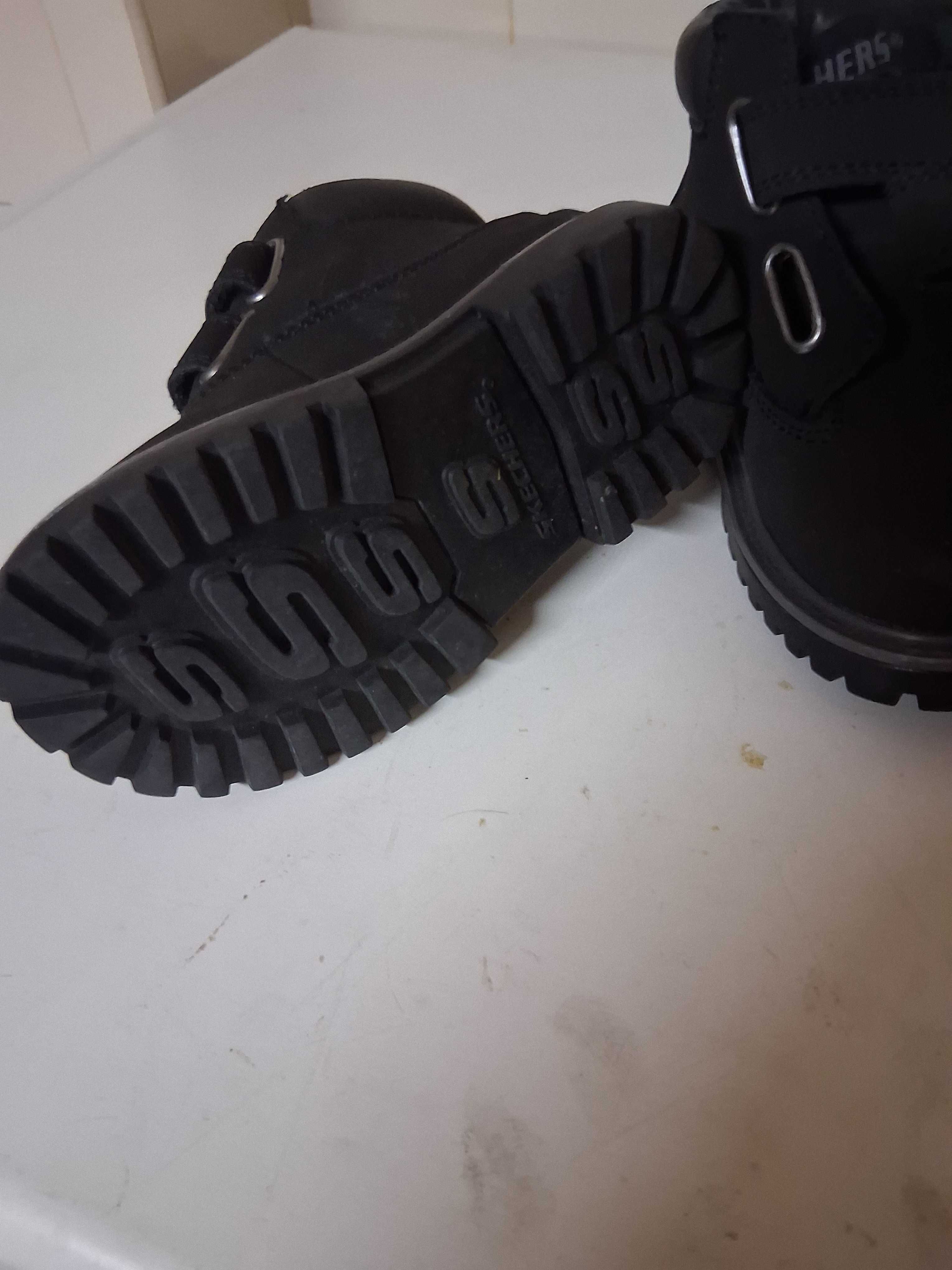 Botas pretas skechers