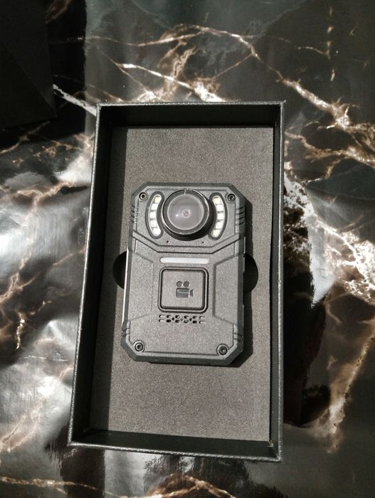 Фото Видеорегистратор нагрудный Patrul 4K с дисплеем IPS LCD 32 ГБ