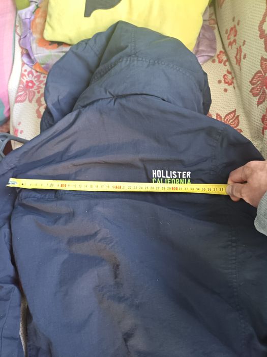 Дві курточки на дитину 8-11 рокув віддам