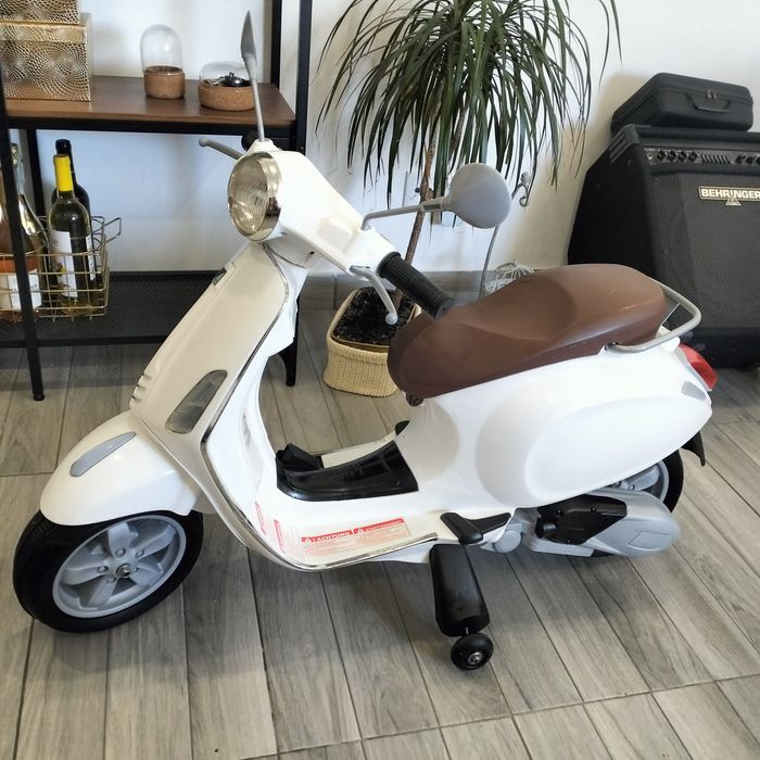 Vespa infantil elétrica