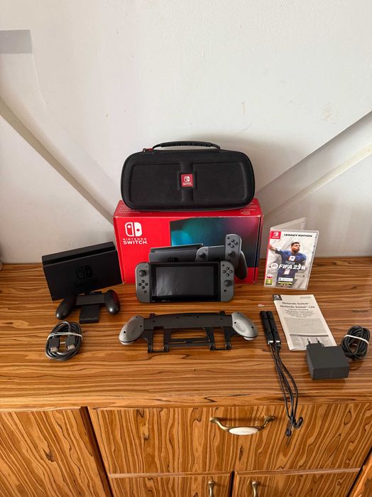 Konsola Nintendo Switch V2 + Gra FIFA 23 + Akcesoria + Karta 32GB