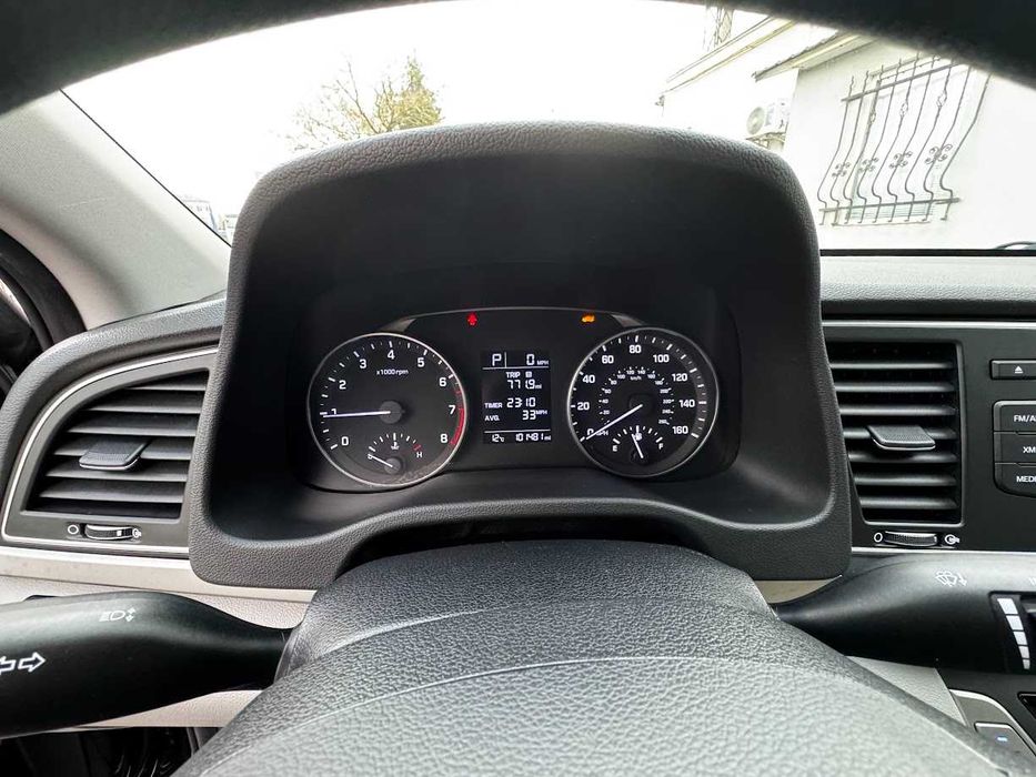 Hyundai Elantra 2.0 AT 2016 газ/бензин, автомат — без вкладень