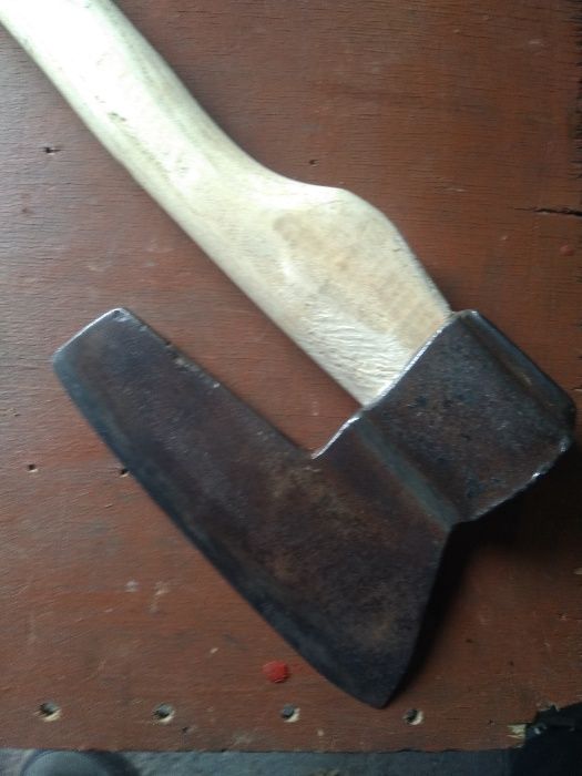 Мясной топор с ручкой.