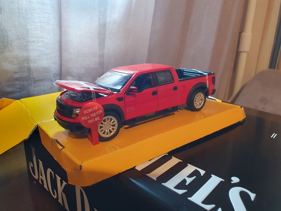 Модель автомобіля Ford F-150 SVT Raptor маштаб 1:34