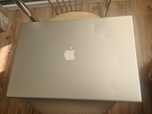 Macbook  pro  uszkodzony
