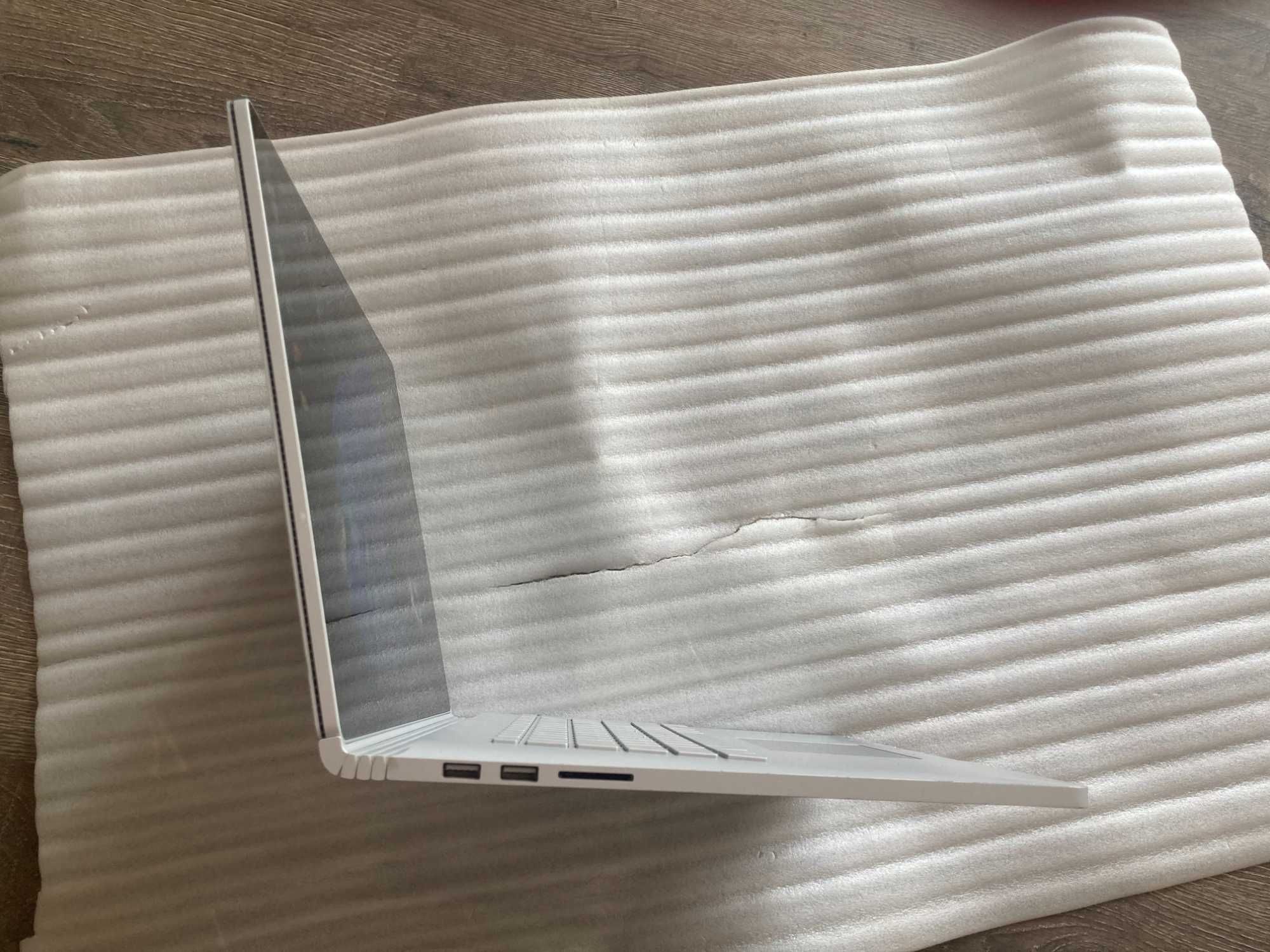 Ноутбук Планшет Microsoft Surface Book 2 15 i7/16GB/NVIDIA GTX 1060