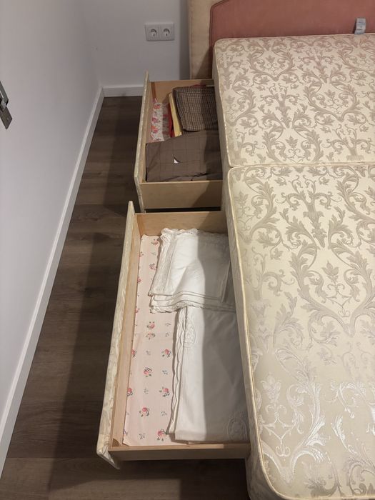 Camas (2)+Colchões (2)+Poltronas (4)