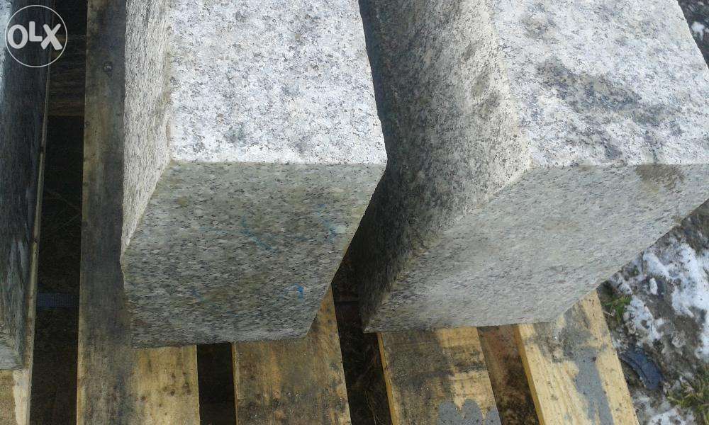 krawężniki i obrzeża granitowe cięte i surowo łupane