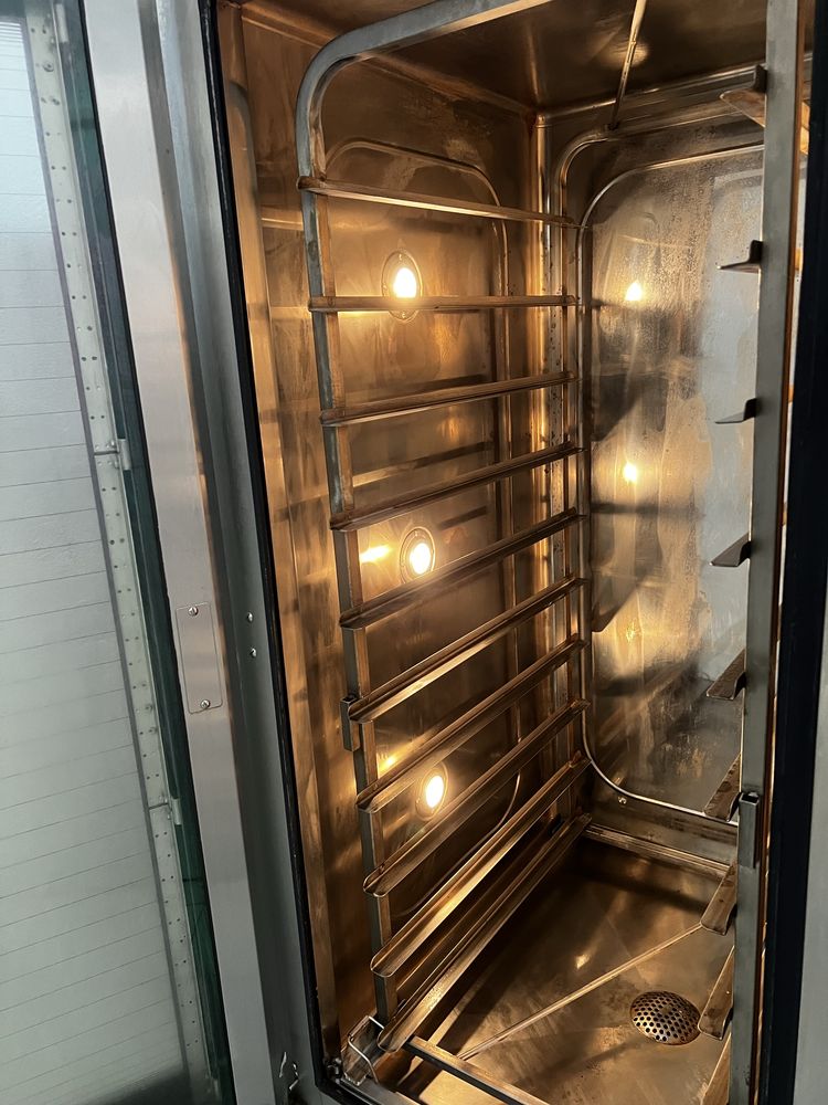 Piec piekarniczy konwekcyjno-parowy LEVENTI BAKERMAT 10 półek.
