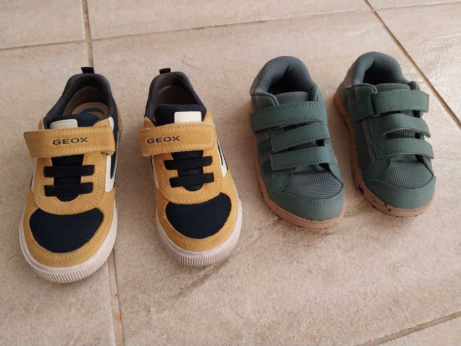 2 Pares de sapatilhas criança (tam. 26)