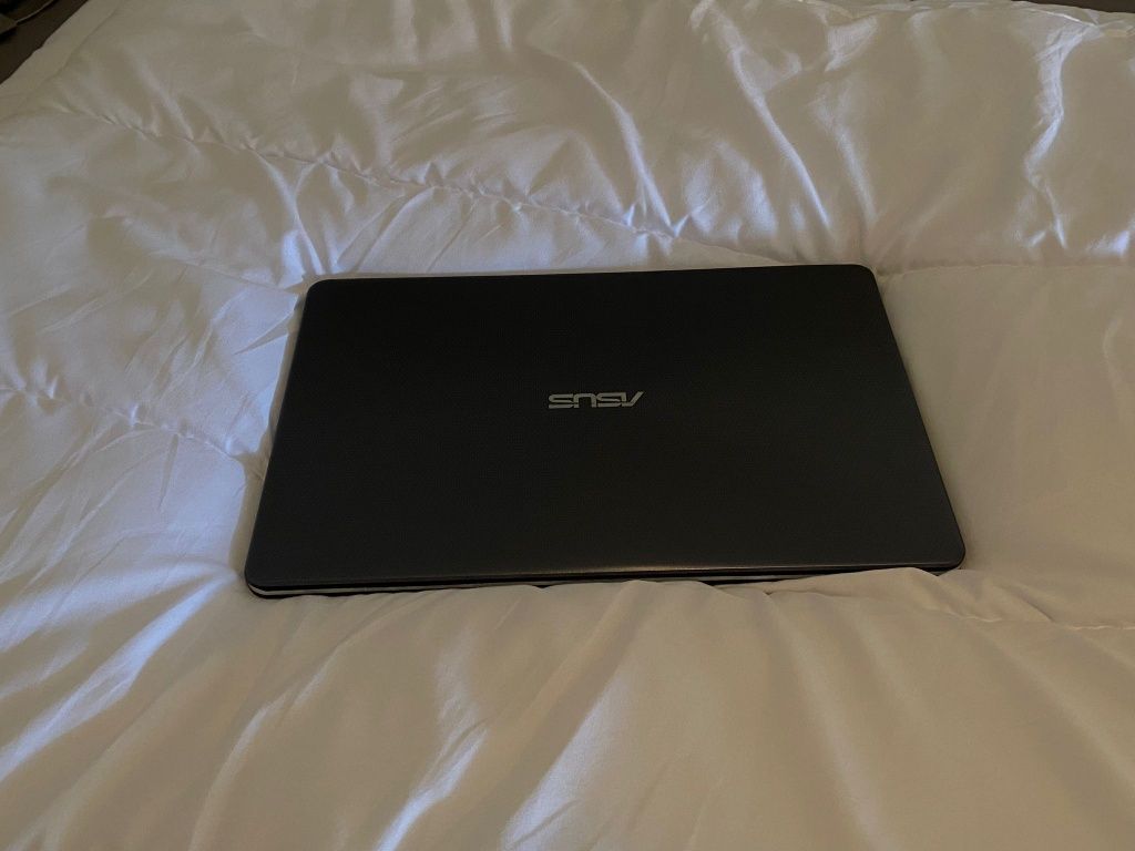 Asus VIVOBOOK S15  (Semi-novo)