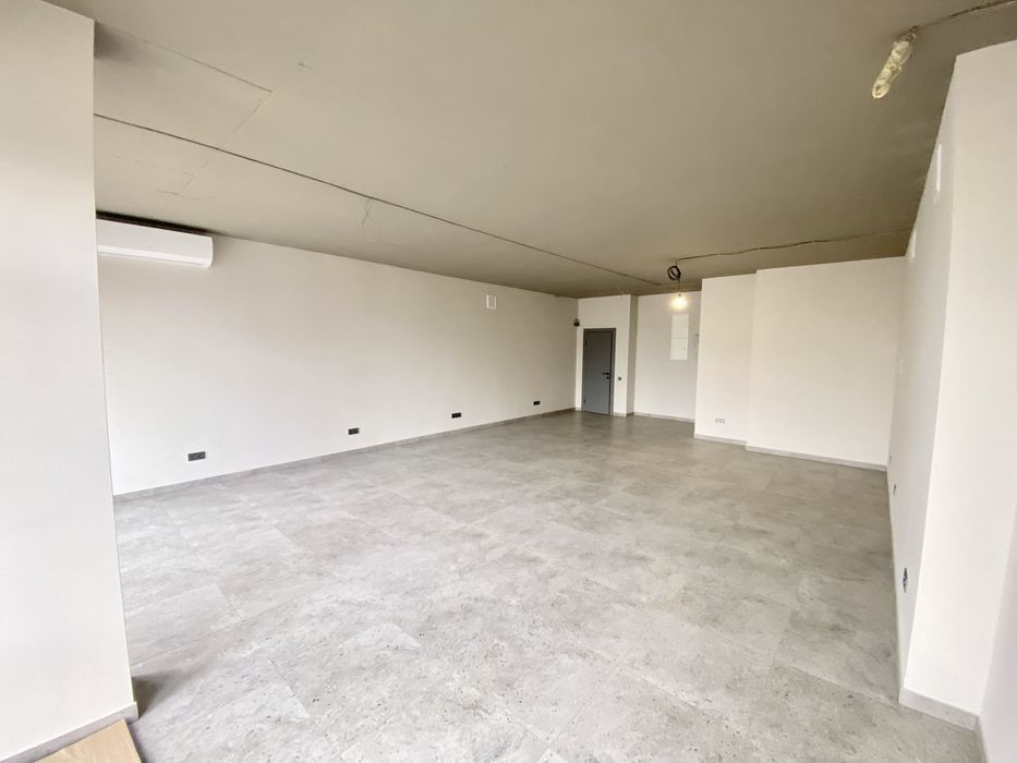 Оренда комерційного приміщення. Жк Краківський. Ремонт. Фасадний вхід