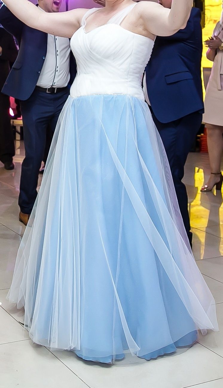 Suknia ślubna błękitno-biała