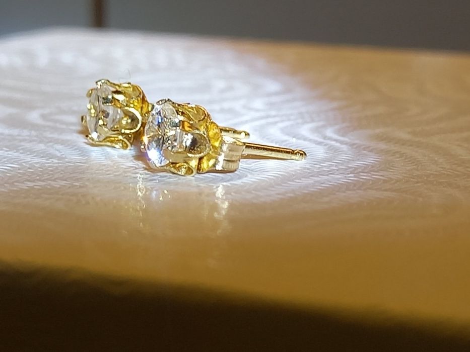 Золотые пуссеты с бриллиантами 0.61 кт