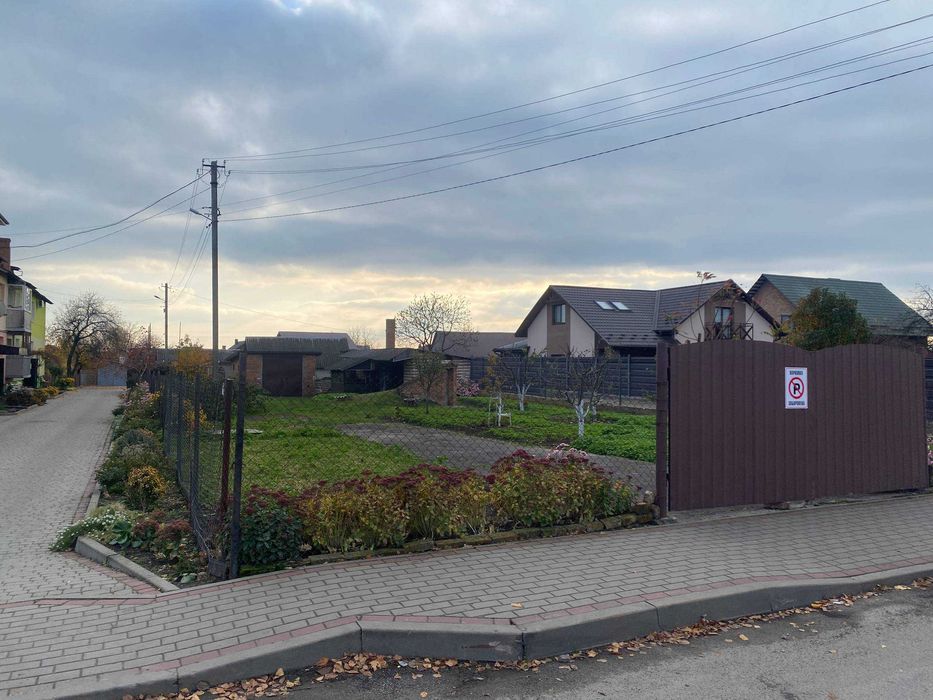 ЛИПИНИ Здам в оренду ділянку з гаражем