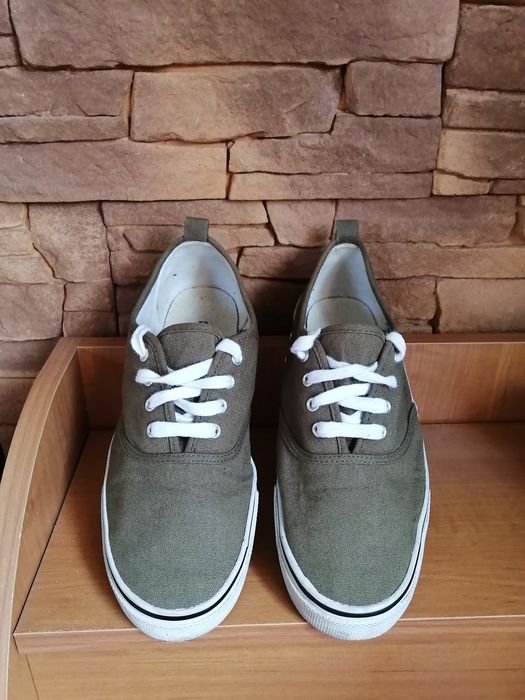 Кросівки жіночі 38