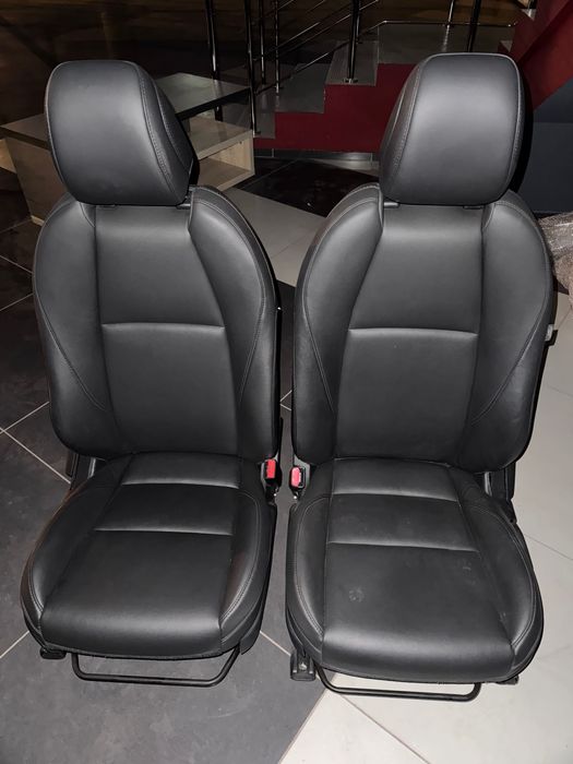 Продам передние сиденья MAZDA 3 BP 2023 года