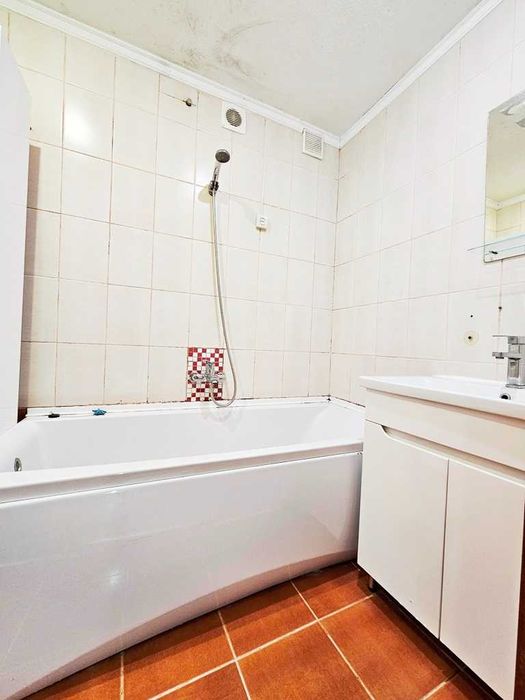 Житлова двокімнатна квартира з меблями та власним опаленням...