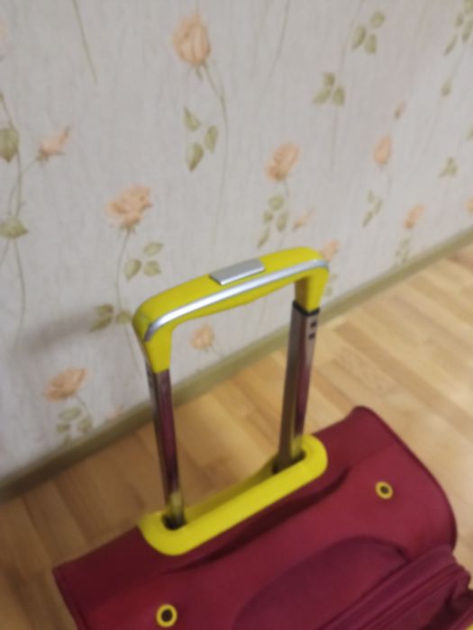 Продам отличный чемодан на колесах Leader Polo. Оригинал