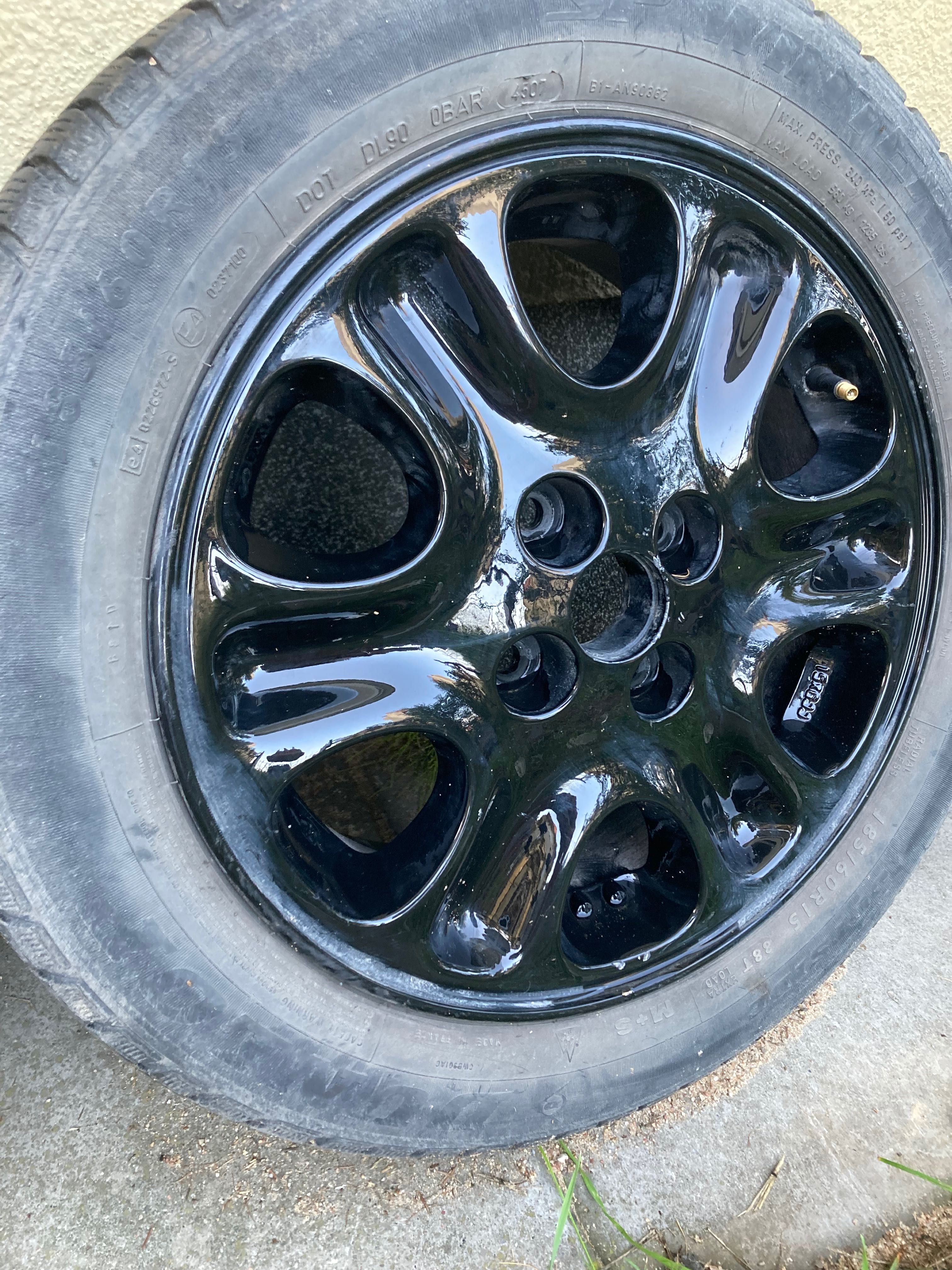 Czarne Alu felgi 15 mazda